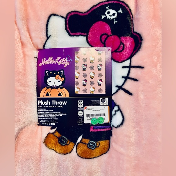 Hello Kitty Halloween Blanket - Picture 3 of 5